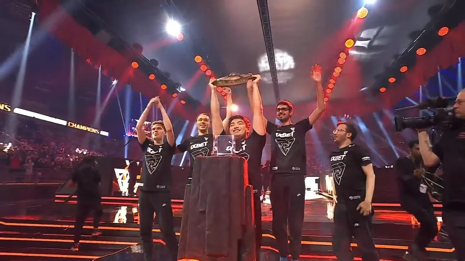 TI15中國(guó)區(qū)預(yù)選賽：AR戰(zhàn)隊(duì)敗者組逆襲一穿五，決勝團(tuán)戰(zhàn)鎖定TI15門(mén)票